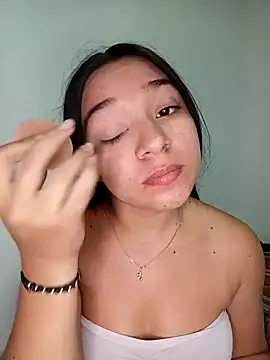 Snapshot of -VICKKY chatting on 11.19.25 -VICKKY online show from 11.19.25