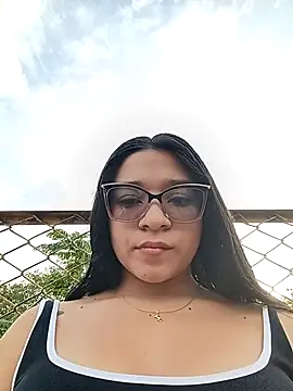 Snapshot of -VICKKY chatting on 11.23.25 -VICKKY online show from 11.23.25