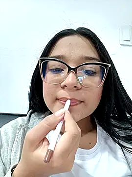 Snapshot of -VICKKY chatting on 12.20.25 -VICKKY online show from 12.20.25