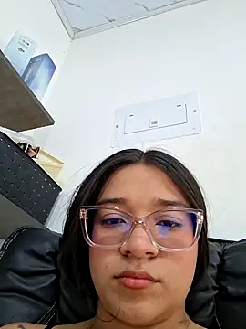 Snapshot of -VICKKY chatting on 02.18.26 -VICKKY online show from 02.18.26