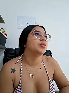 Snapshot of -VICKKY chatting on 02.25.26 -VICKKY online show from 02.25.26