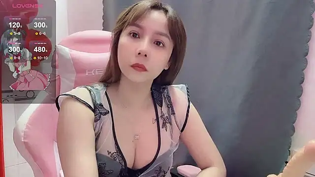 KellyPham22 online show from 01.04.25