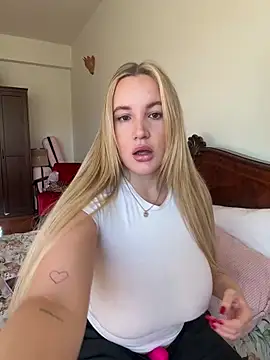 Snapshot of isisxoxx chatting on 03.16.26 isisxoxx online show from 03.16.26