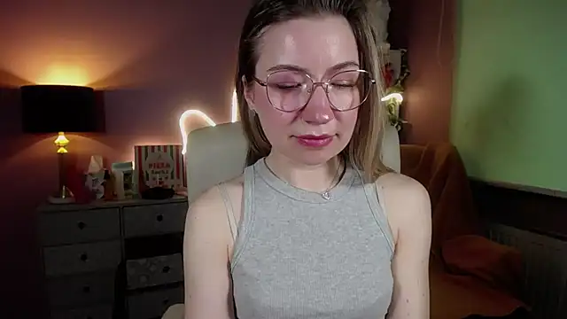 Mia Tasty online show from 02.28.25