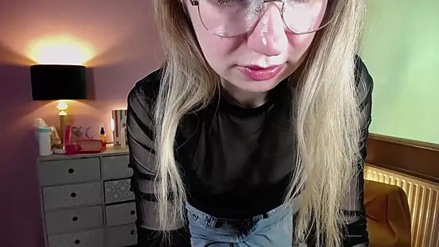 Mia Tasty online show from 03.21.25