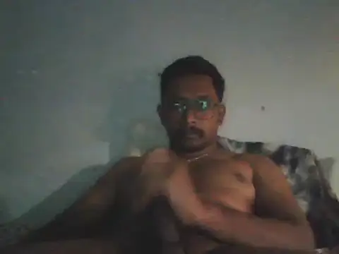 Snapshot of chennaibull101 chatting on 10.02.25 chennaibull101 online show from 10.02.25