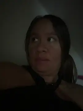 Snapshot of Emiily_lee chatting on 10.17.25 Emiily lee online show from 10.17.25