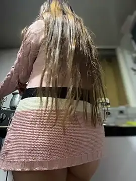 Snapshot of Emiily_lee chatting on 10.20.25 Emiily lee online show from 10.20.25