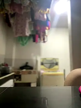 Snapshot of Emiily_lee chatting on 10.22.25 Emiily lee online show from 10.22.25