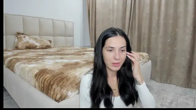 Snapshot of Emmapmg chatting on 10.18.25 Emmapmg online show from 10.18.25