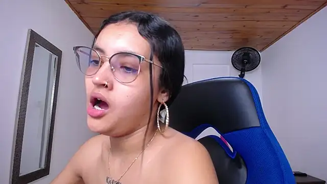 Snapshot of antonella_sweetlittle chatting on 09.17.25 antonella sweetlittle online show from 09.17.25