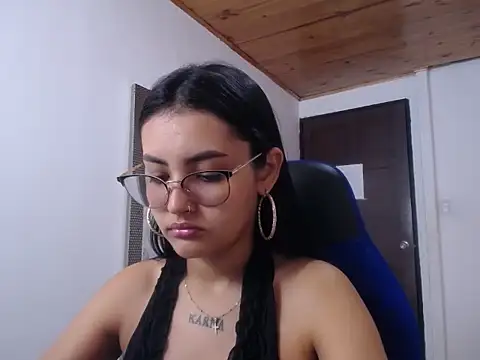 Snapshot of antonella_sweetlittle chatting on 10.09.25 antonella sweetlittle online show from 10.09.25