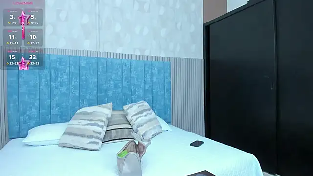 Ivi Akina online show from 01.08.25