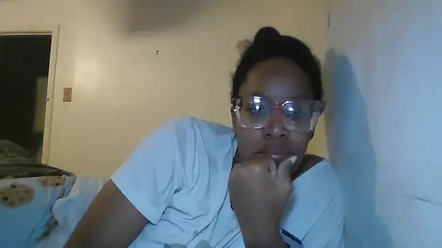 Snapshot of madamsensuale chatting on 12.03.24 madamsensuale online show from 12.03.24