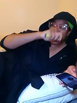 Snapshot of madamsensuale chatting on 12.31.24 madamsensuale online show from 12.31.24