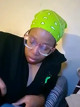 Snapshot of madamsensuale chatting on 01.05.25 madamsensuale online show from 01.05.25