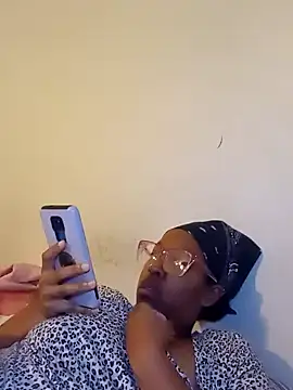 Snapshot of madamsensuale chatting on 01.07.25 madamsensuale online show from 01.07.25