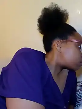 Snapshot of madamsensuale chatting on 02.13.25 madamsensuale online show from 02.13.25