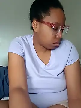 Snapshot of madamsensuale chatting on 03.01.25 madamsensuale online show from 03.01.25