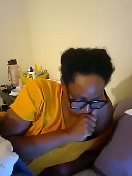 Snapshot of madamsensuale chatting on 10.31.25 madamsensuale online show from 10.31.25