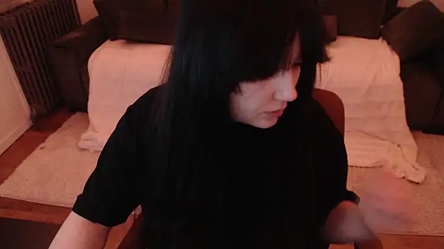 Snapshot of Lynylou chatting on 12.01.24 Lynylou online show from 12.01.24