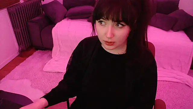 Snapshot of Lynylou chatting on 12.09.24 Lynylou online show from 12.09.24