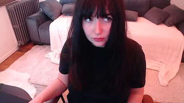 Snapshot of Lynylou chatting on 12.10.24 Lynylou online show from 12.10.24