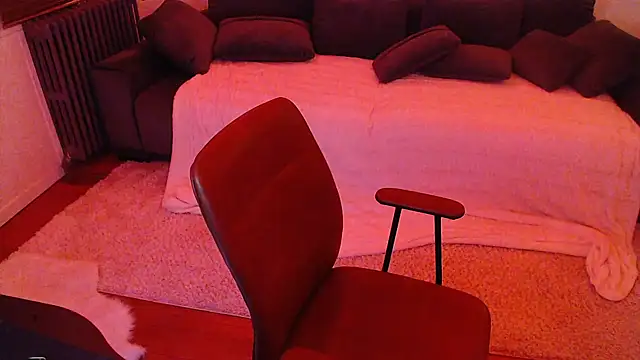 Snapshot of Lynylou chatting on 12.10.24 Lynylou online show from 12.10.24