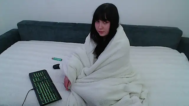 Snapshot of Lynylou chatting on 12.13.24 Lynylou online show from 12.13.24