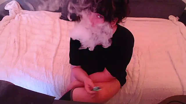 Snapshot of Lynylou chatting on 12.18.24 Lynylou online show from 12.18.24