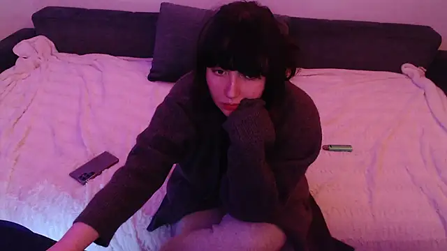 Snapshot of Lynylou chatting on 12.18.24 Lynylou online show from 12.18.24