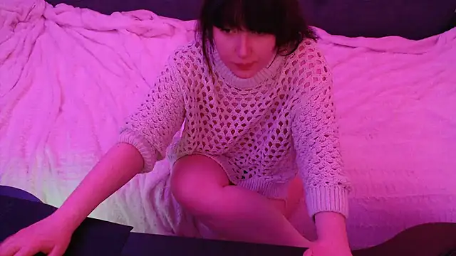 Snapshot of Lynylou chatting on 12.22.24 Lynylou online show from 12.22.24