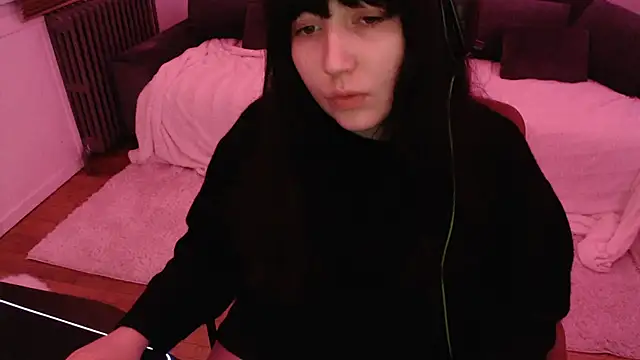 Snapshot of Lynylou chatting on 12.25.24 Lynylou online show from 12.25.24