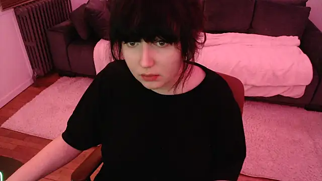 Snapshot of Lynylou chatting on 01.24.25 Lynylou online show from 01.24.25