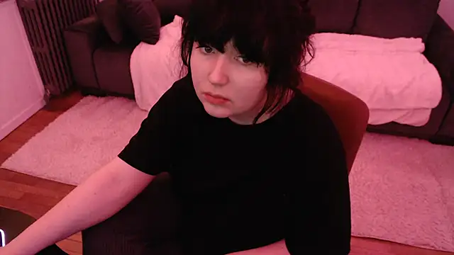 Snapshot of Lynylou chatting on 01.25.25 Lynylou online show from 01.25.25