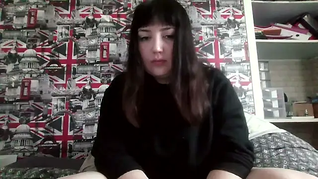 Snapshot of Lynylou chatting on 10.13.25 Lynylou online show from 10.13.25