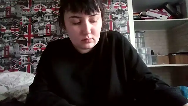 Snapshot of Lynylou chatting on 10.19.25 Lynylou online show from 10.19.25