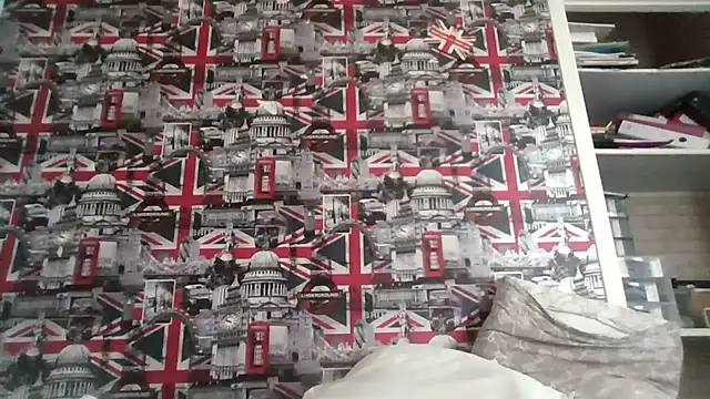 Snapshot of Lynylou chatting on 10.24.25 Lynylou online show from 10.24.25