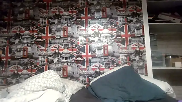 Snapshot of Lynylou chatting on 10.28.25 Lynylou online show from 10.28.25