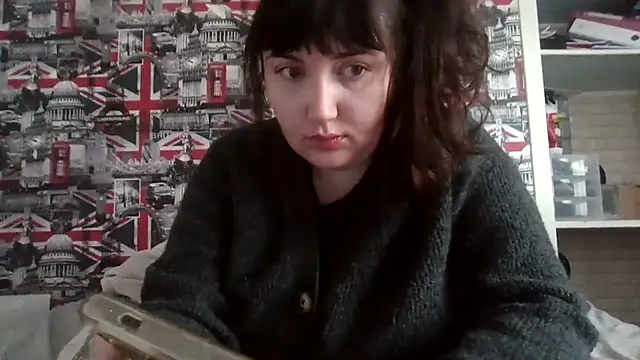 Lynylou online show from 11.04.25