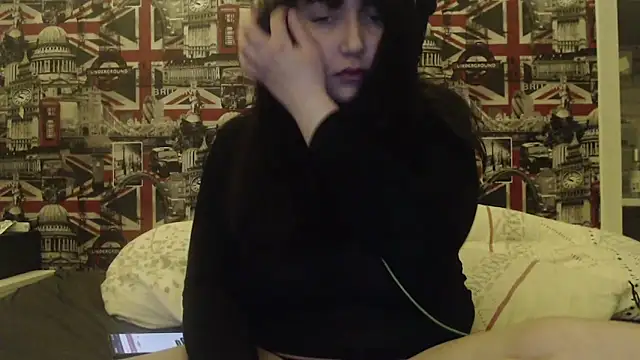 Snapshot of Lynylou chatting on 02.11.26 Lynylou online show from 02.11.26