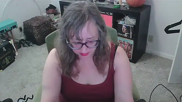 Snapshot of LilyLuscious chatting on 10.25.25 LilyLuscious online show from 10.25.25