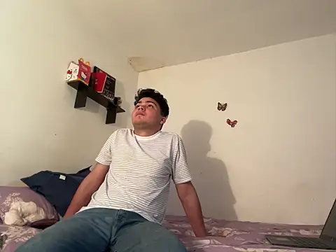 Snapshot of klaxxxon chatting on 02.27.26 klaxxxon online show from 02.27.26