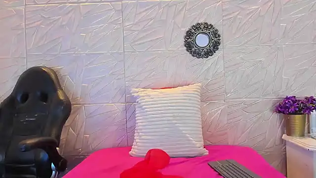 paula  cruzz online show from 12.15.24