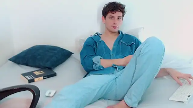 Snapshot of Elio555 chatting on 12.01.24 Elio555 online show from 12.01.24