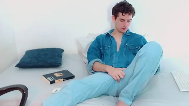 Snapshot of Elio555 chatting on 12.02.24 Elio555 online show from 12.02.24