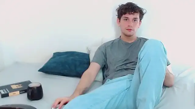 Snapshot of Elio555 chatting on 12.04.24 Elio555 online show from 12.04.24