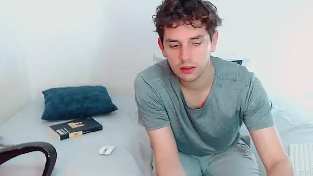 Snapshot of Elio555 chatting on 12.04.24 Elio555 online show from 12.04.24