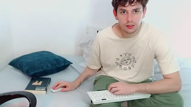 Snapshot of Elio555 chatting on 12.06.24 Elio555 online show from 12.06.24