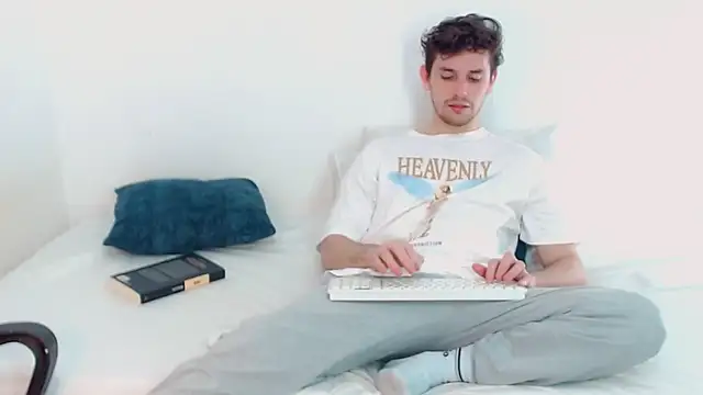 Snapshot of Elio555 chatting on 12.13.24 Elio555 online show from 12.13.24